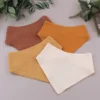 Lot de 4 Bavoirs Bandana Bébé en Coton Doux – détail de la matière (vue 3)