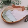 Lot de 4 Bavoirs Bandana Bébé en Coton Doux – en situation (vue 2)