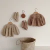 Ensemble Bébé Fille - Chemisier & Short à Carreaux – détail de la matière (vue 3)