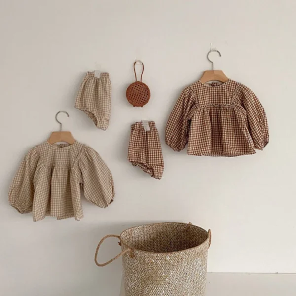 Ensemble Bébé Fille - Chemisier & Short à Carreaux – détail de la matière (vue 3)